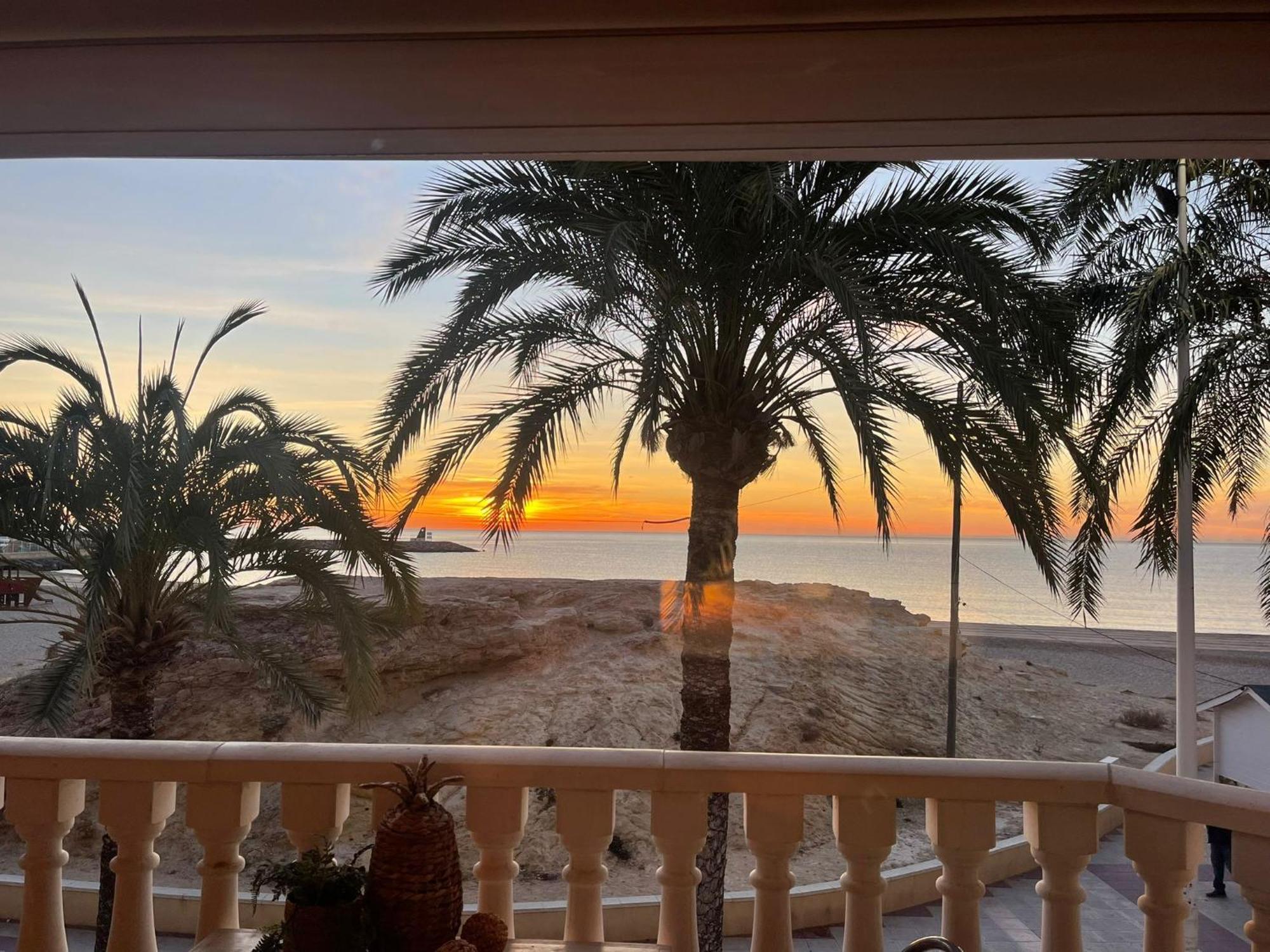 Modern Apartment Directly On The Beach With Wifi And Air Conditioning El Campello Luaran gambar